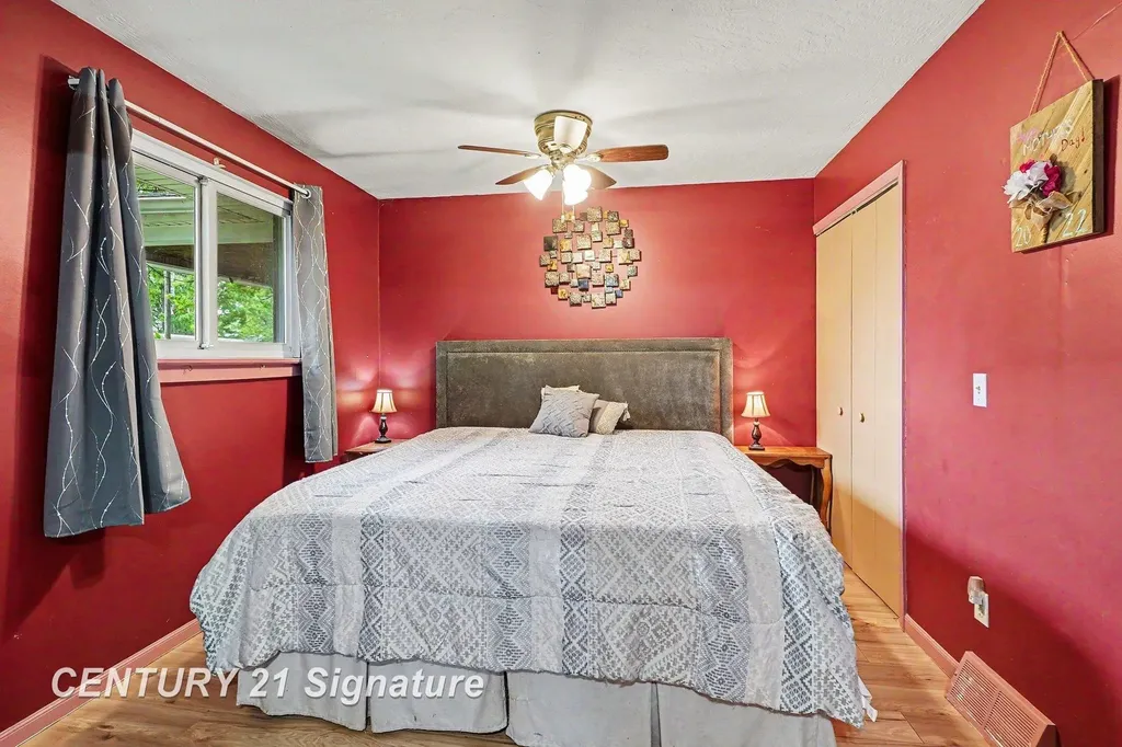 220 S 7th Street Tittabawassee Township MI 48623