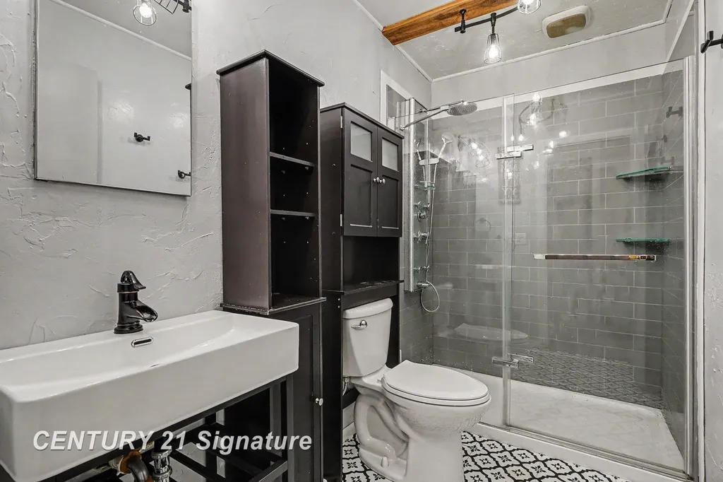 220 S 7th Street Tittabawassee Township MI 48623