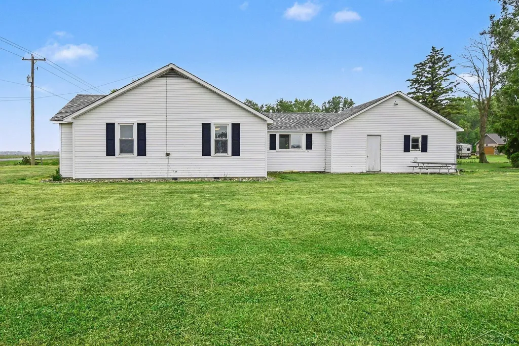 3110 S Merrill Road Lakefield Township MI 48637