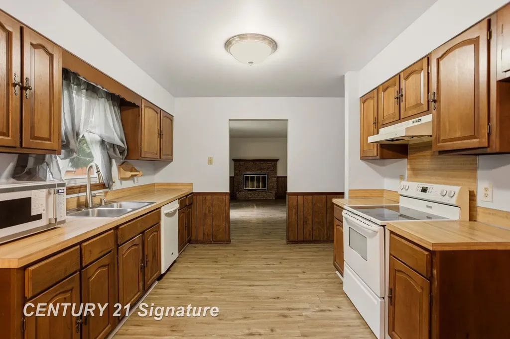 2380 E Gatesboro Drive Saginaw Charter Township MI 48603