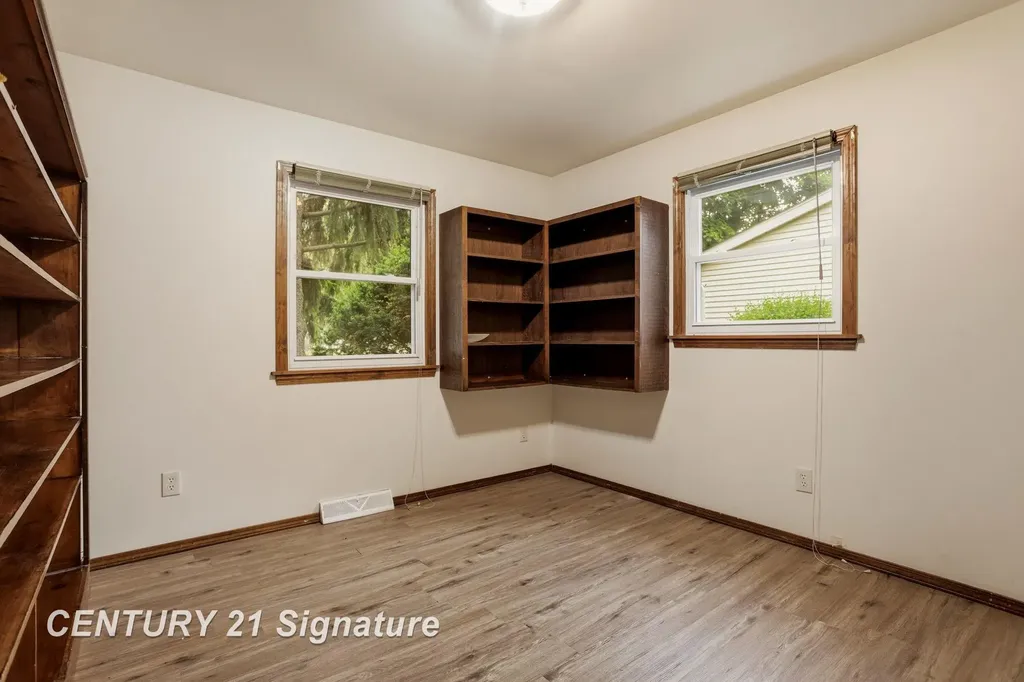 2380 E Gatesboro Drive Saginaw Charter Township MI 48603