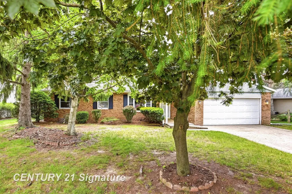 2380 E Gatesboro Drive Saginaw Charter Township MI 48603