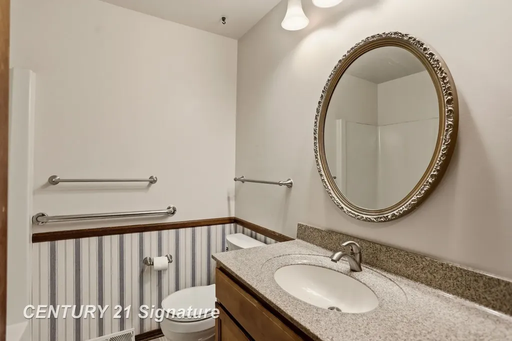 2380 E Gatesboro Drive Saginaw Charter Township MI 48603