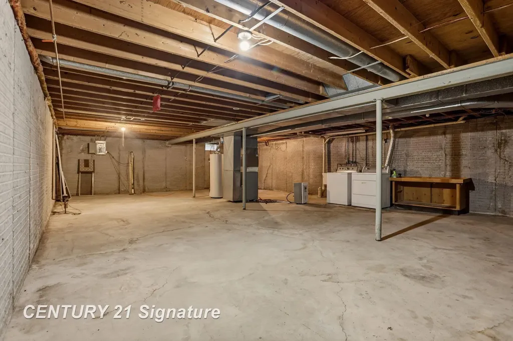 2380 E Gatesboro Drive Saginaw Charter Township MI 48603