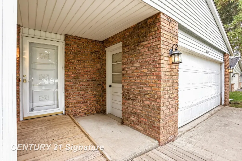 2380 E Gatesboro Drive Saginaw Charter Township MI 48603
