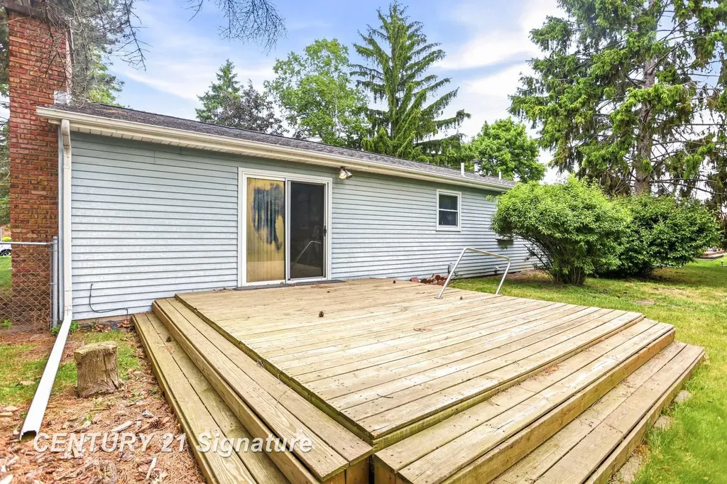 2380 E Gatesboro Drive Saginaw Charter Township MI 48603