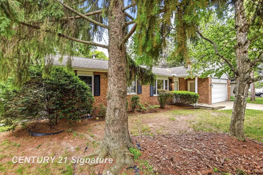 2380 E Gatesboro Drive Saginaw Charter Township MI 48603