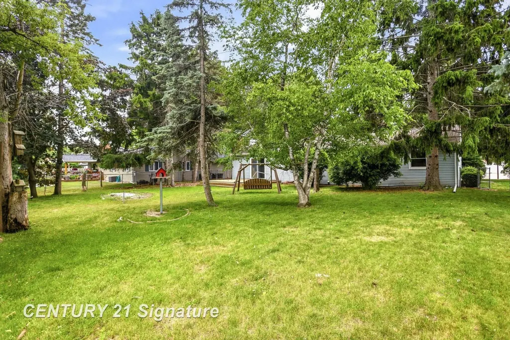2380 E Gatesboro Drive Saginaw Charter Township MI 48603