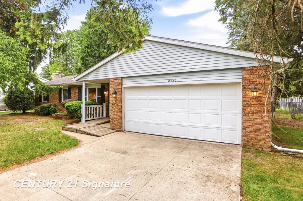 2380 E Gatesboro Drive Saginaw Charter Township MI 48603