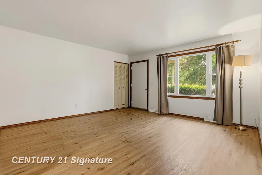 2380 E Gatesboro Drive Saginaw Charter Township MI 48603