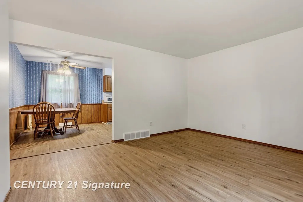 2380 E Gatesboro Drive Saginaw Charter Township MI 48603
