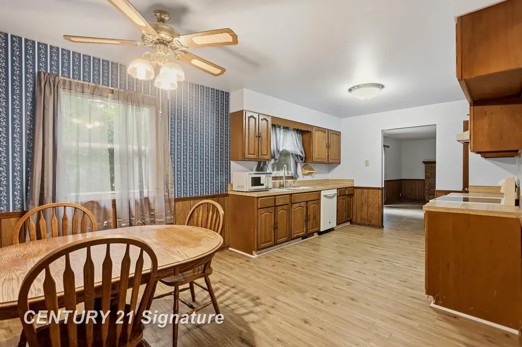 2380 E Gatesboro Drive Saginaw Charter Township MI 48603
