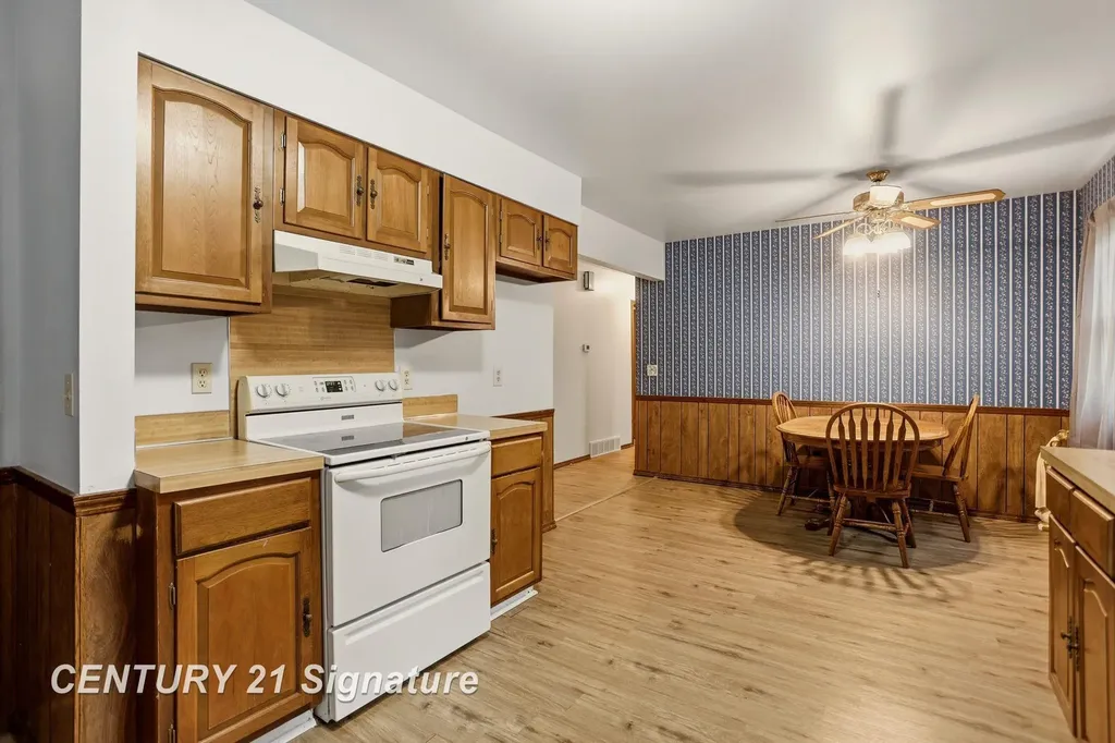 2380 E Gatesboro Drive Saginaw Charter Township MI 48603