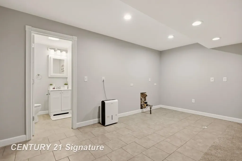 5570 Blackberry Road Saginaw Charter Township MI 48603