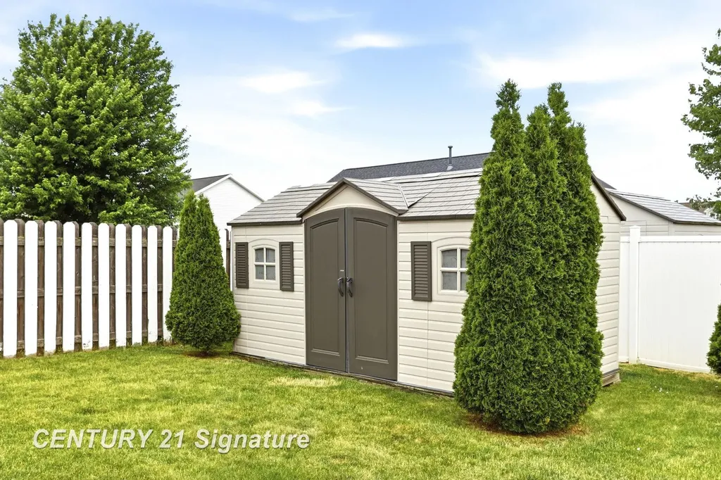 5570 Blackberry Road Saginaw Charter Township MI 48603