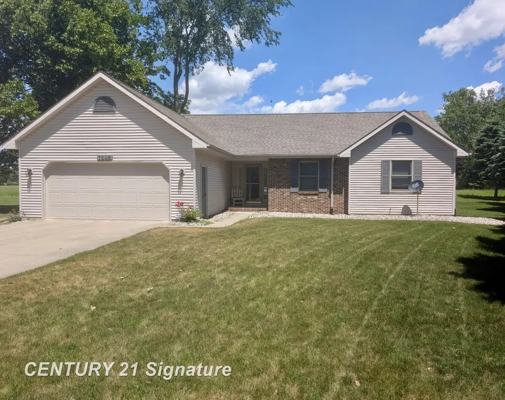 1249 E Oakdale Circle Tittabawassee Township MI 48623