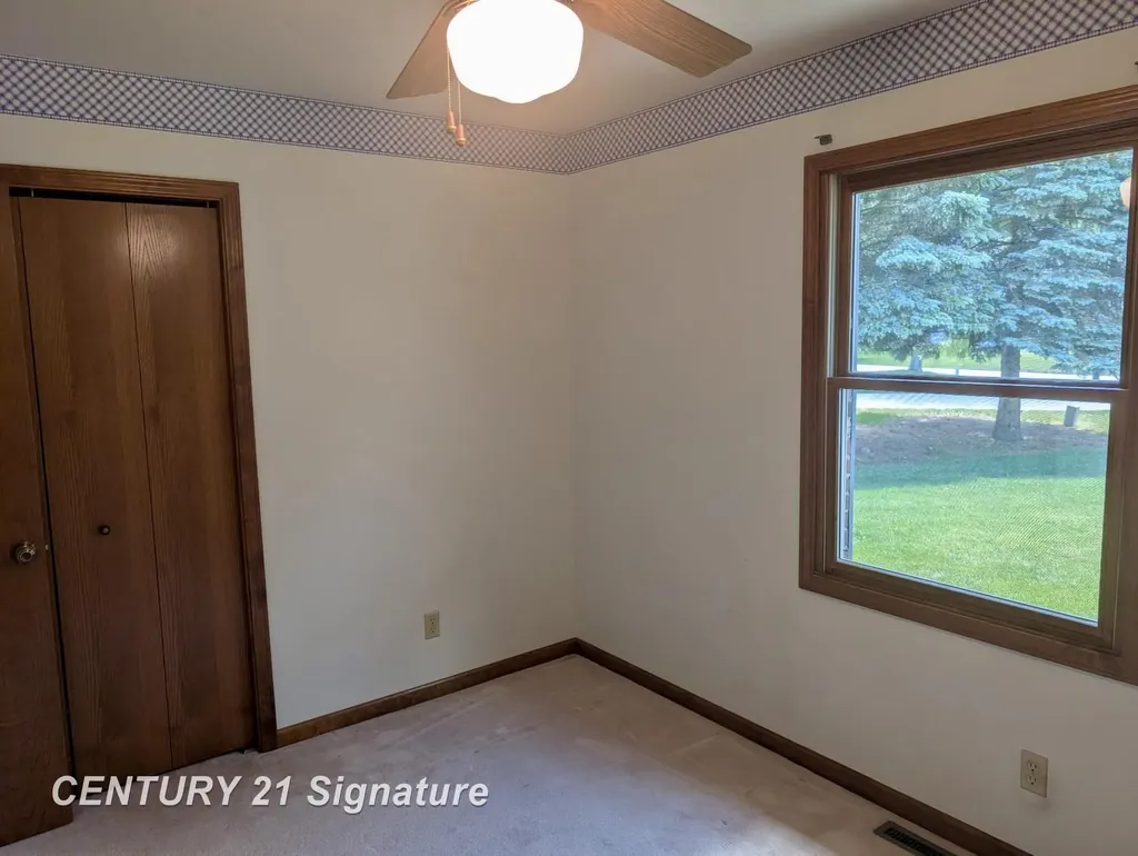 1249 E Oakdale Circle Tittabawassee Township MI 48623