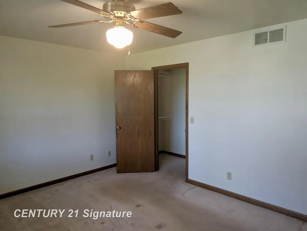 1249 E Oakdale Circle Tittabawassee Township MI 48623