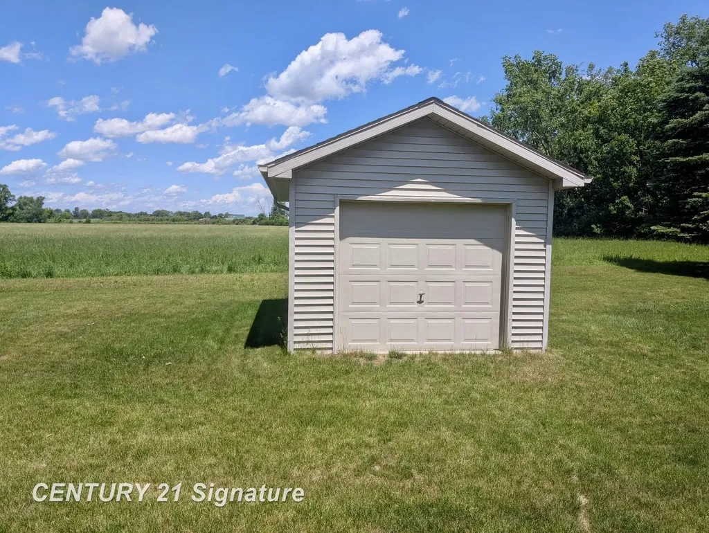 1249 E Oakdale Circle Tittabawassee Township MI 48623