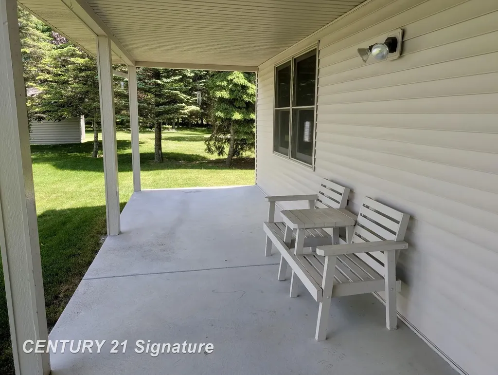 1249 E Oakdale Circle Tittabawassee Township MI 48623