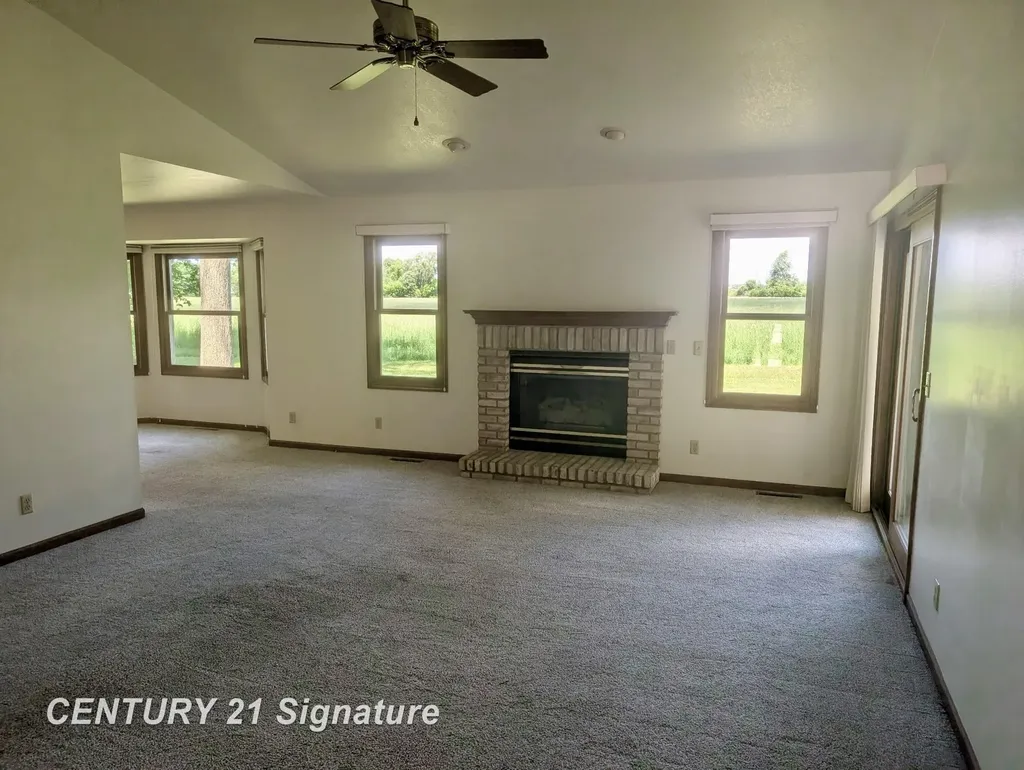 1249 E Oakdale Circle Tittabawassee Township MI 48623