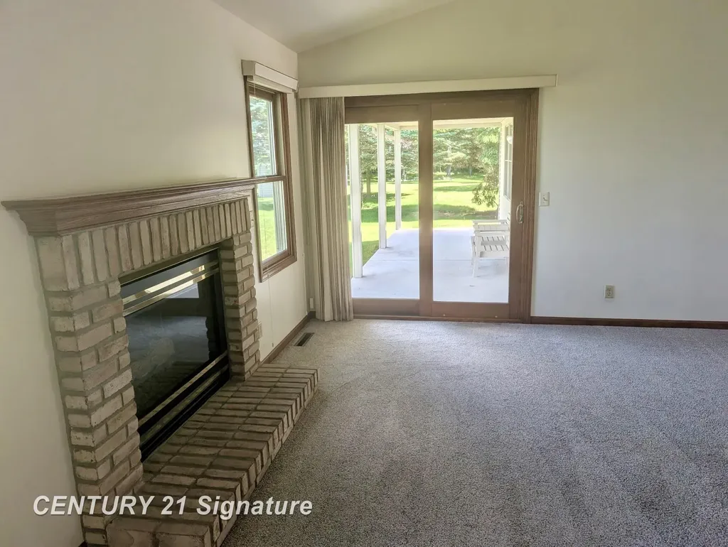 1249 E Oakdale Circle Tittabawassee Township MI 48623