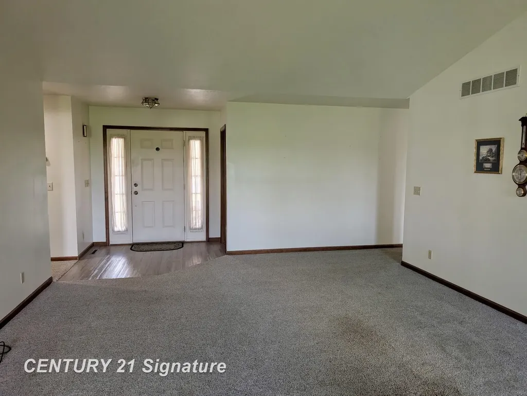 1249 E Oakdale Circle Tittabawassee Township MI 48623