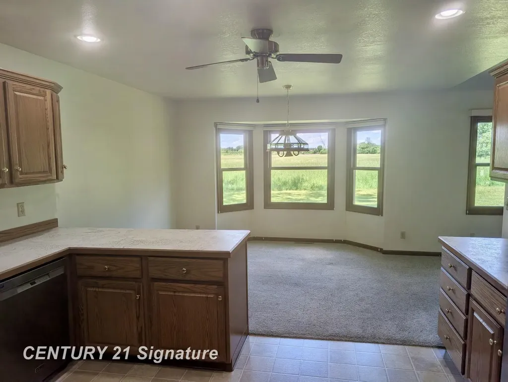 1249 E Oakdale Circle Tittabawassee Township MI 48623