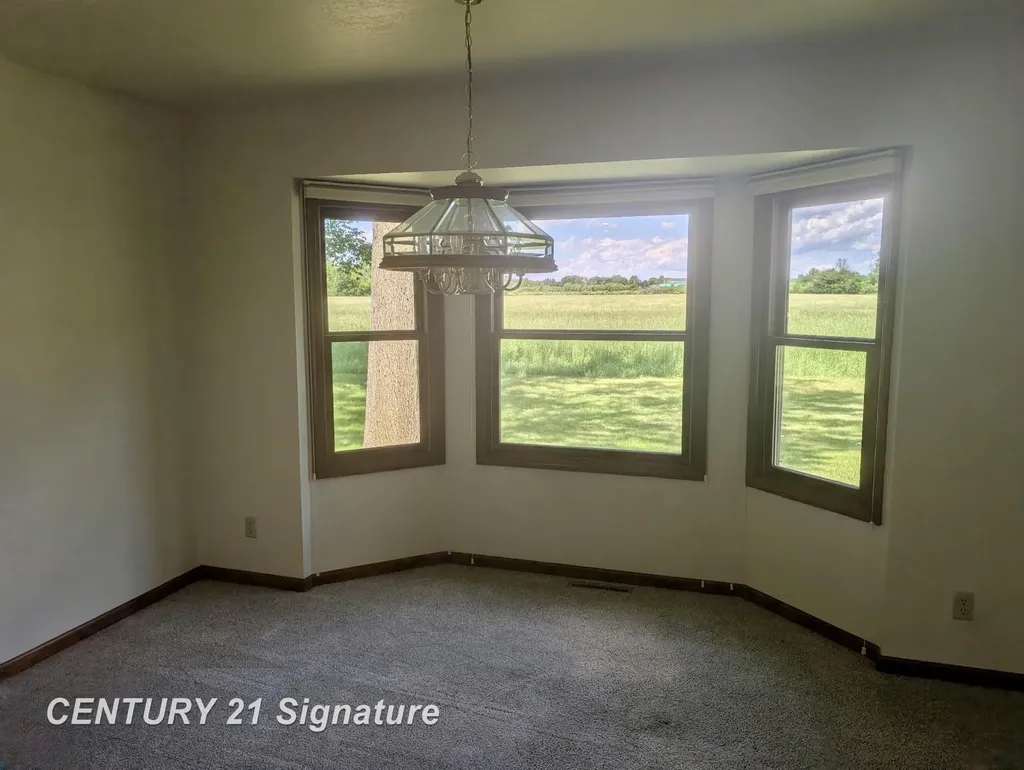 1249 E Oakdale Circle Tittabawassee Township MI 48623