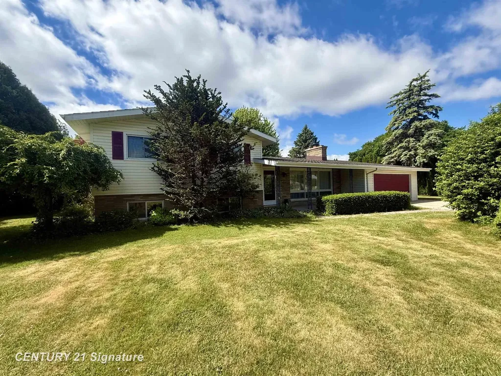 6641 Pierce Road Kochville Township MI 48623