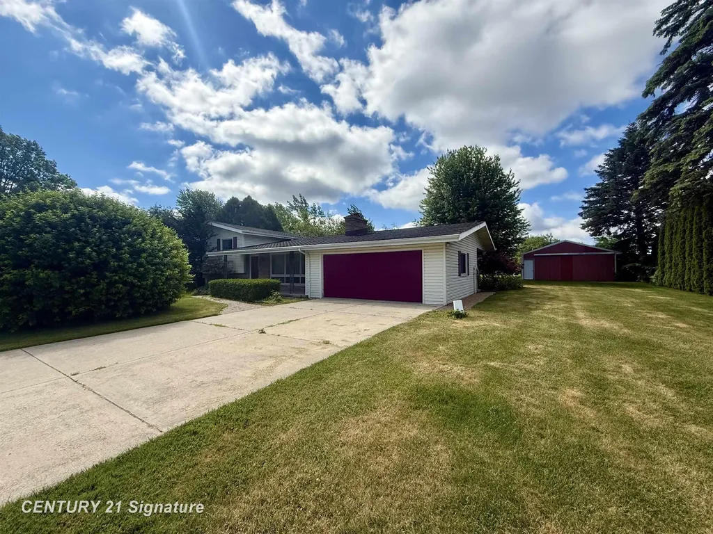 6641 Pierce Road Kochville Township MI 48623