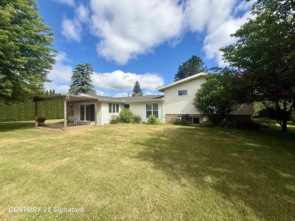 6641 Pierce Road Kochville Township MI 48623