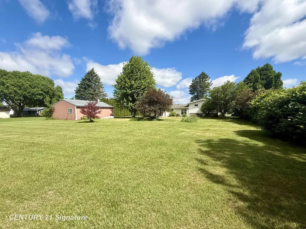 6641 Pierce Road Kochville Township MI 48623