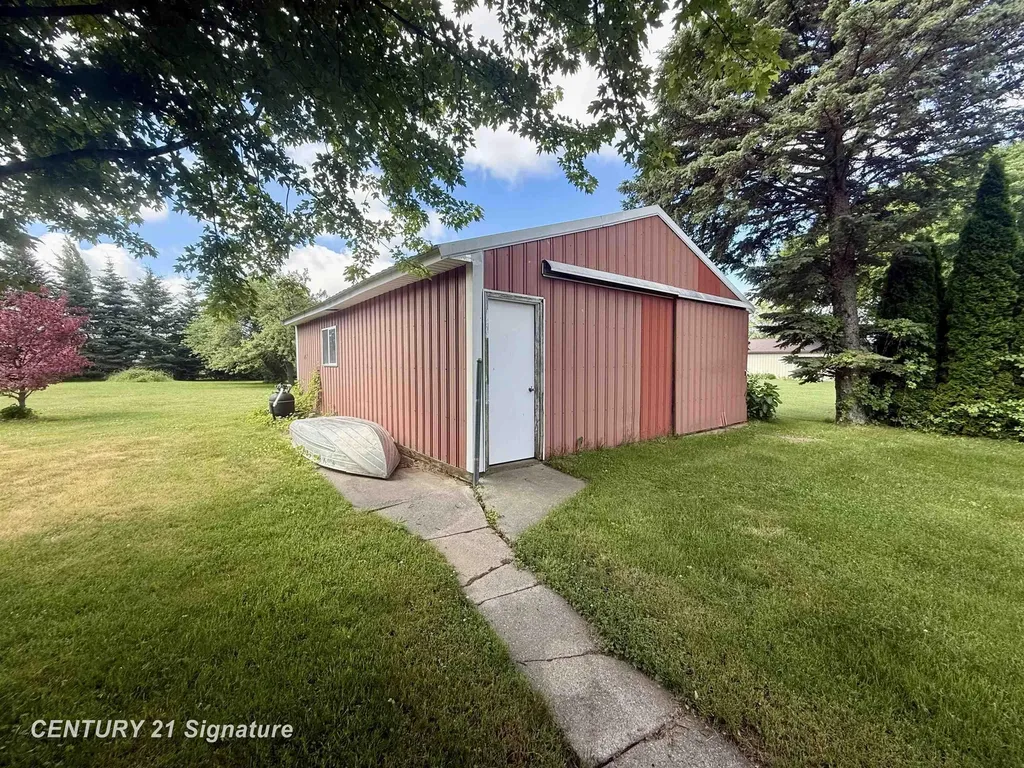 6641 Pierce Road Kochville Township MI 48623