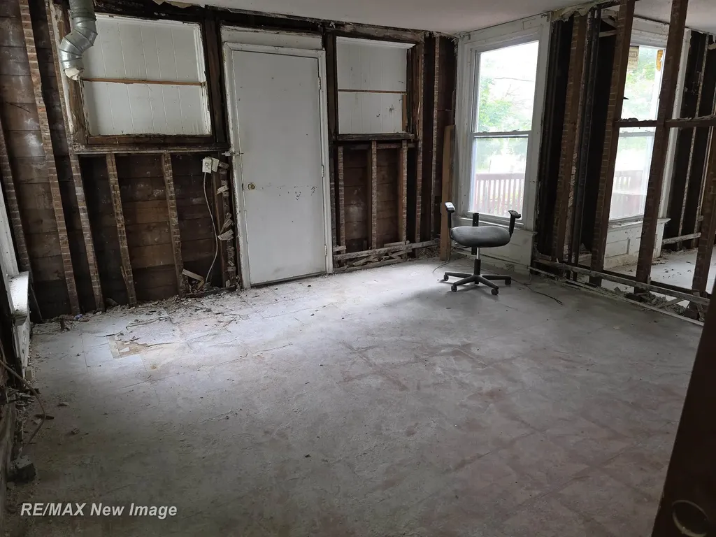 1331 S Jefferson Avenue Saginaw City MI 48601