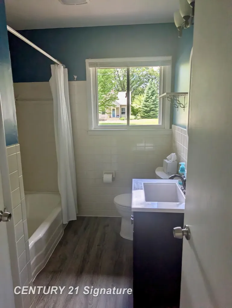 771 S Frost Drive Saginaw Charter Township MI 48638