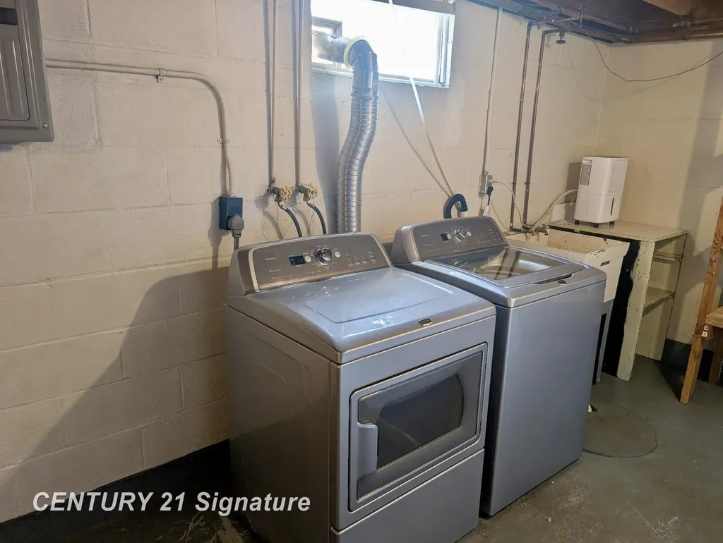 771 S Frost Drive Saginaw Charter Township MI 48638