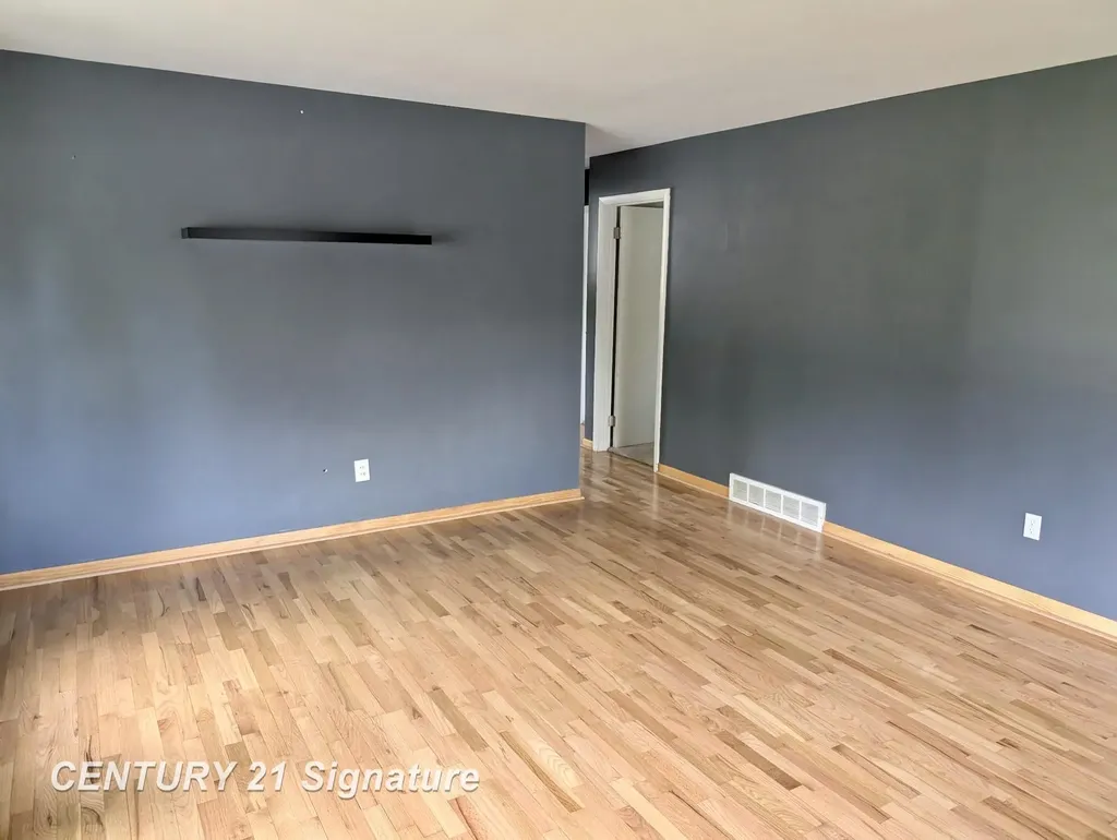 771 S Frost Drive Saginaw Charter Township MI 48638