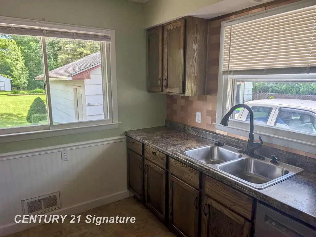771 S Frost Drive Saginaw Charter Township MI 48638