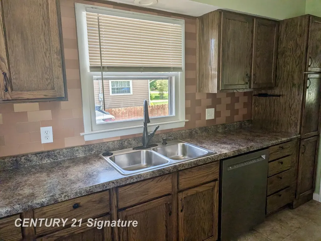 771 S Frost Drive Saginaw Charter Township MI 48638