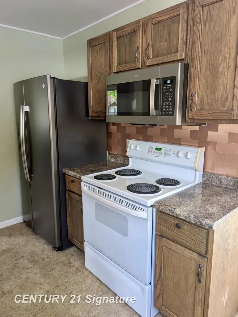 771 S Frost Drive Saginaw Charter Township MI 48638