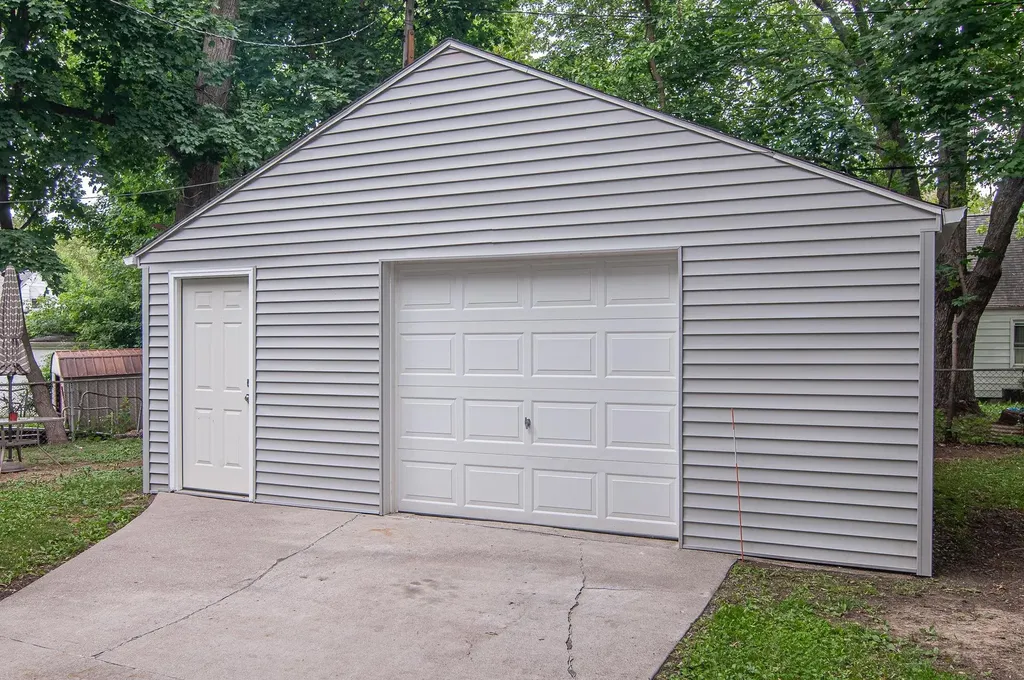 1621 Blackberry Lane Flint City MI 48507