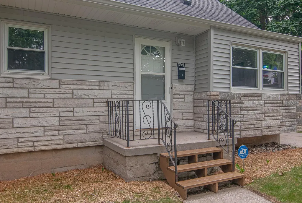 1621 Blackberry Lane Flint City MI 48507