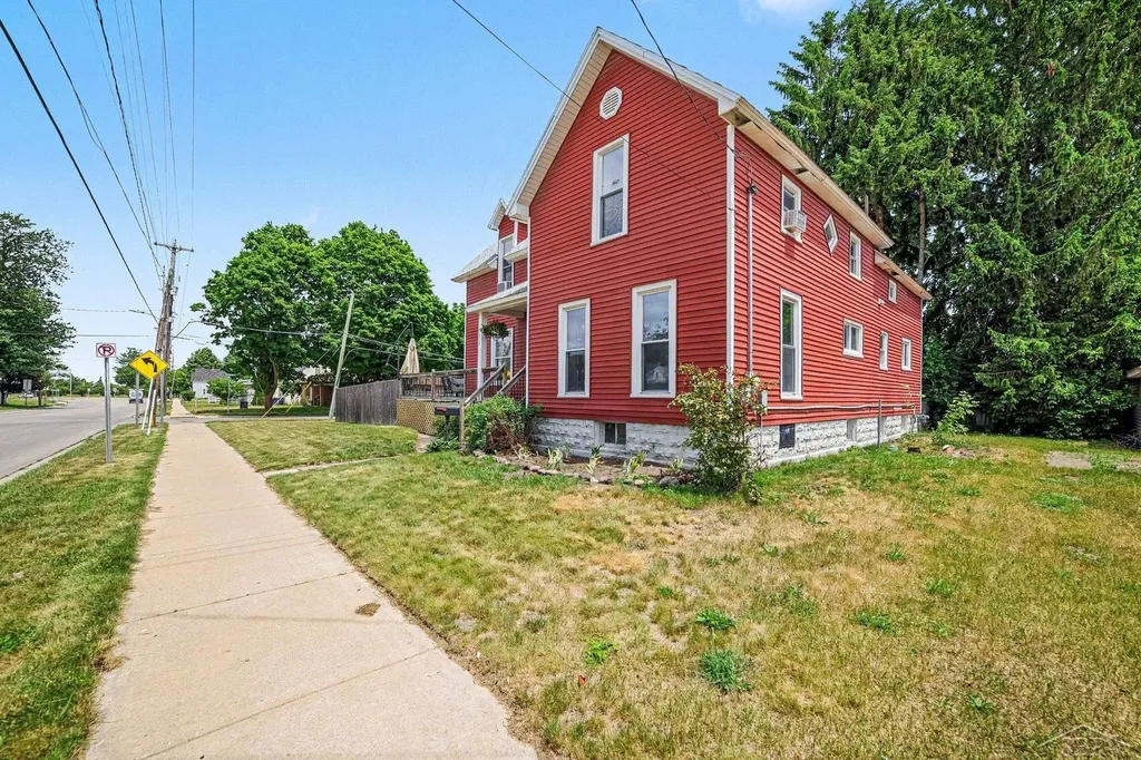 1424 N Trumbull Street Bay City City MI 48708