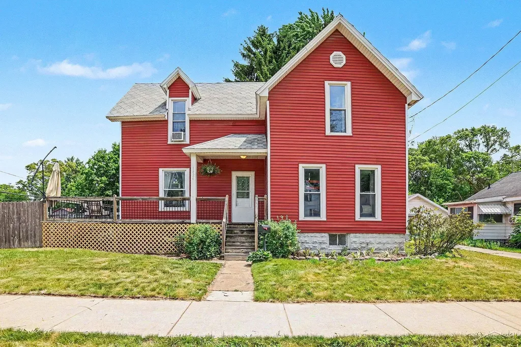 1424 N Trumbull Street Bay City City MI 48708