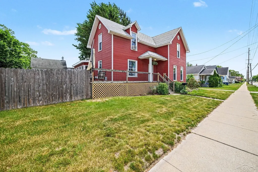 1424 N Trumbull Street Bay City City MI 48708