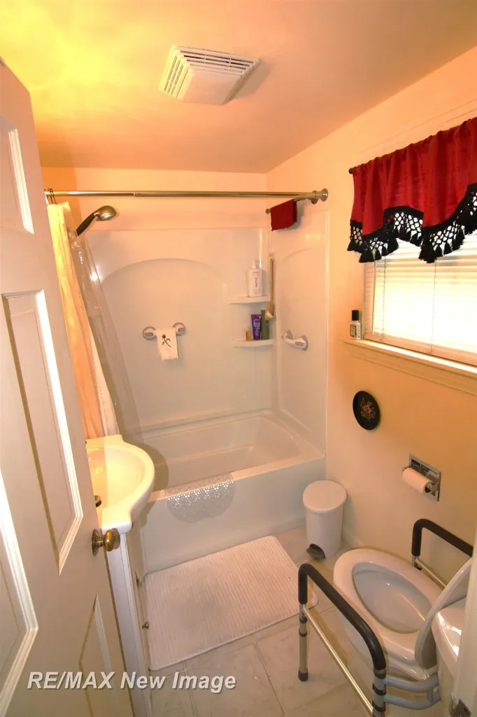 2217 Mershon Street Saginaw City MI 48602
