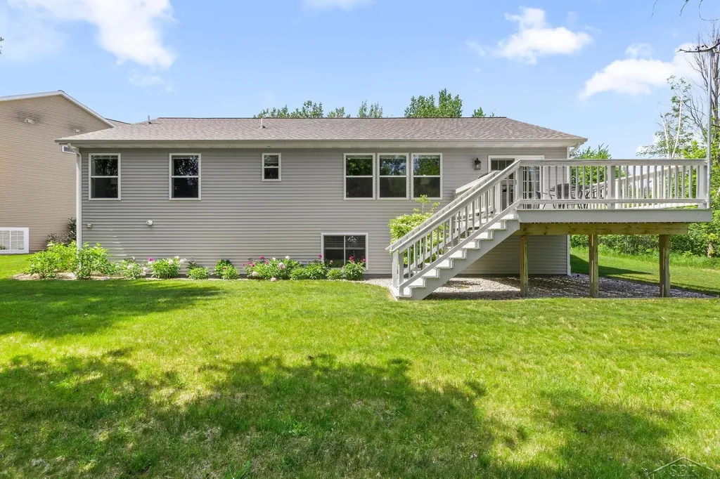 2616 Deerwood Circle Midland City MI 48642