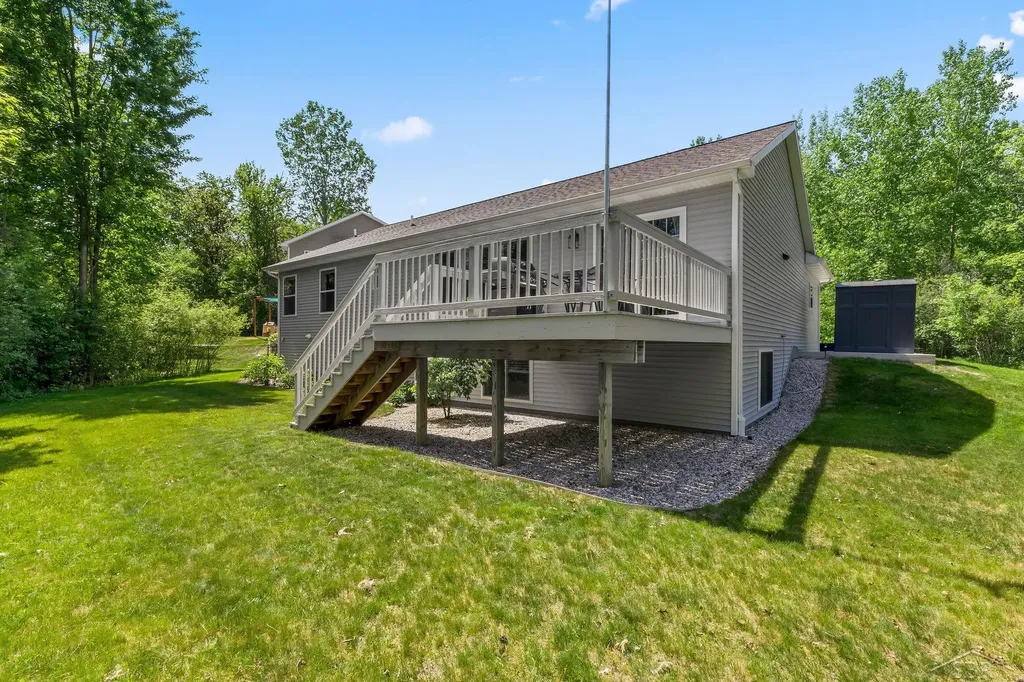 2616 Deerwood Circle Midland City MI 48642