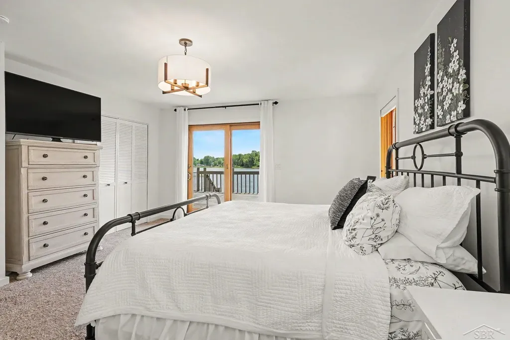 4991 N Pointe Drive Edenville Township MI 48657